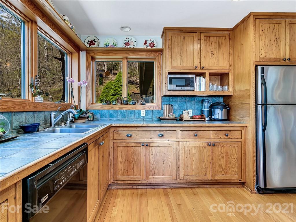 1161 Bee Branch Road Bakersville NC 28705