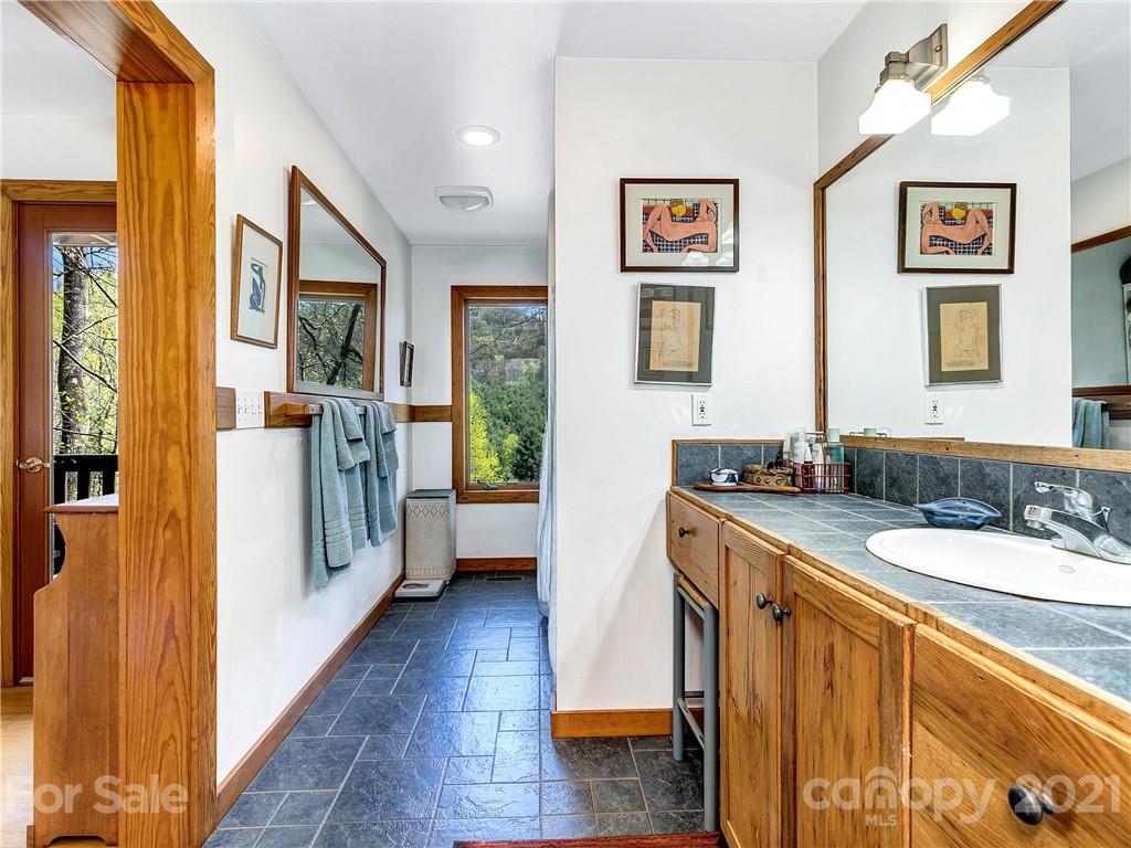 1161 Bee Branch Road Bakersville NC 28705