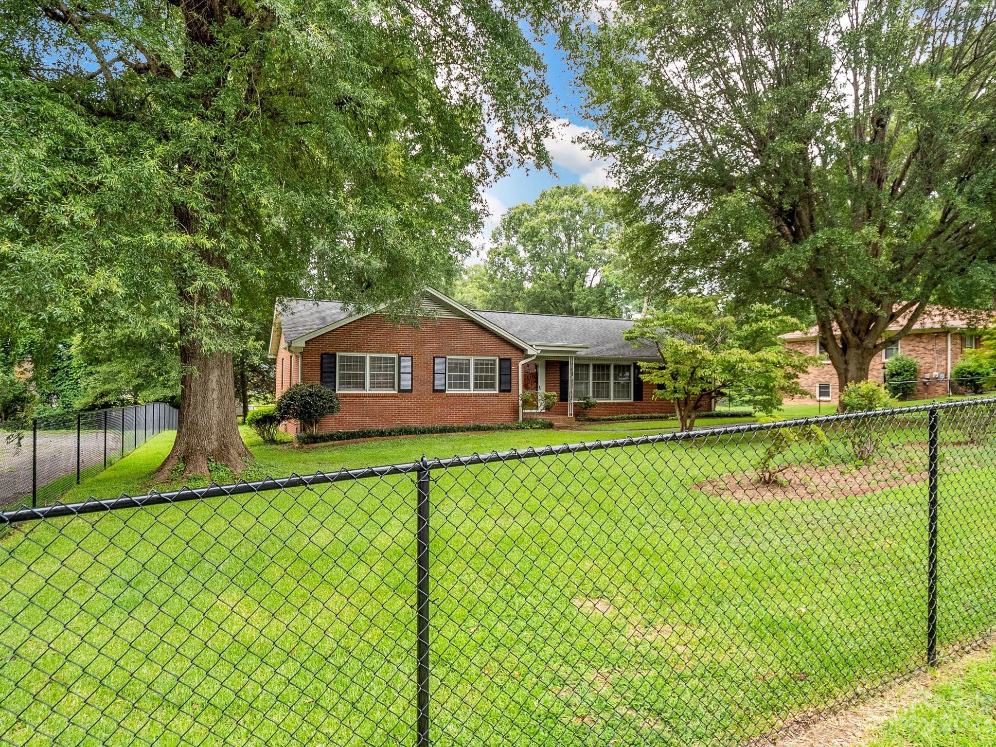 1927 Berkshire Drive Gastonia NC 28052