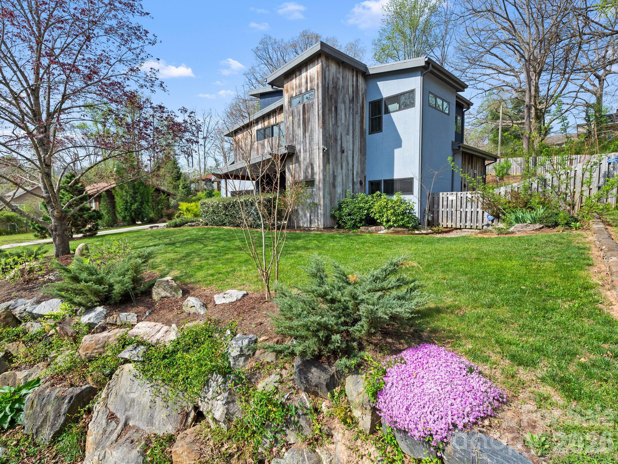 46 Pinecroft Road Asheville NC 28804