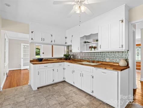 17 Sunset Drive Weaverville NC 28787