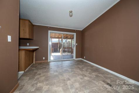 6 Wisteria Court Asheville NC 28806