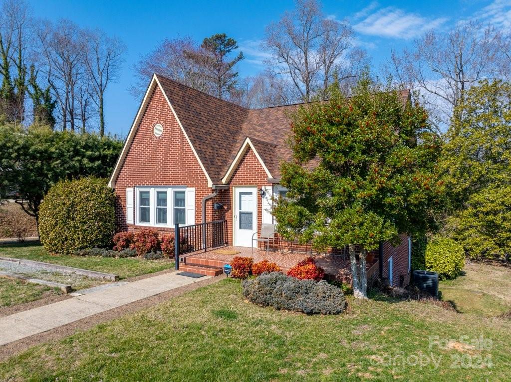 527 E Oak Street Marion NC 28752
