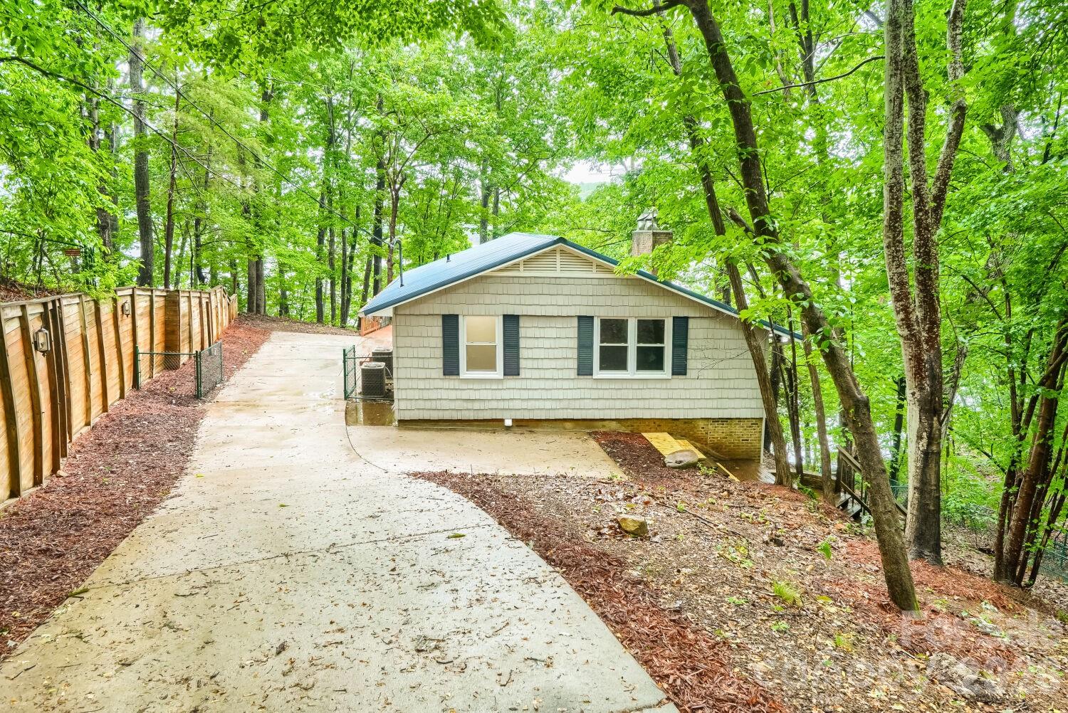 42640 Moonshine Drive New London NC 28127