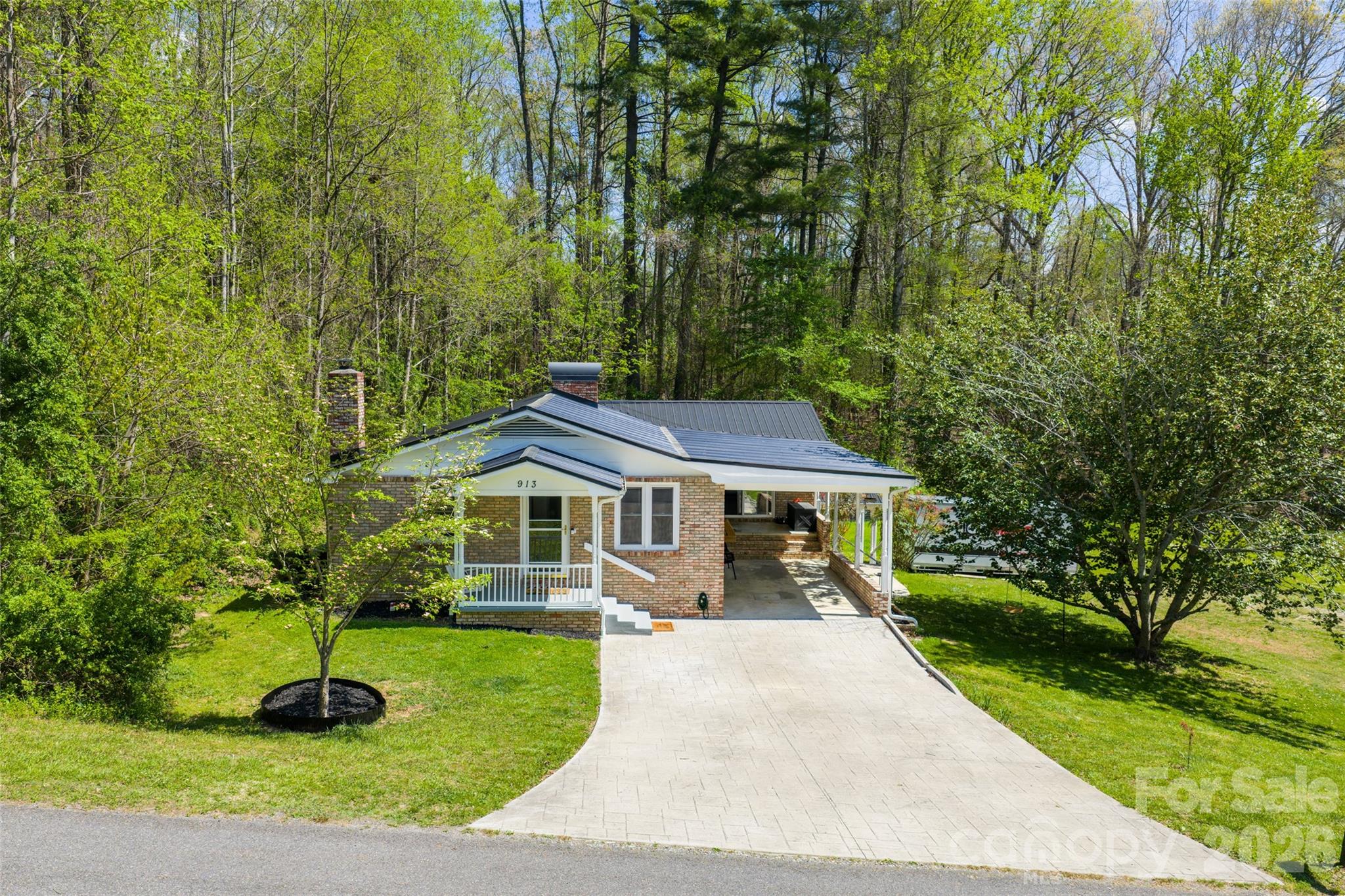 913 Dorothy Street Hendersonville NC 28791