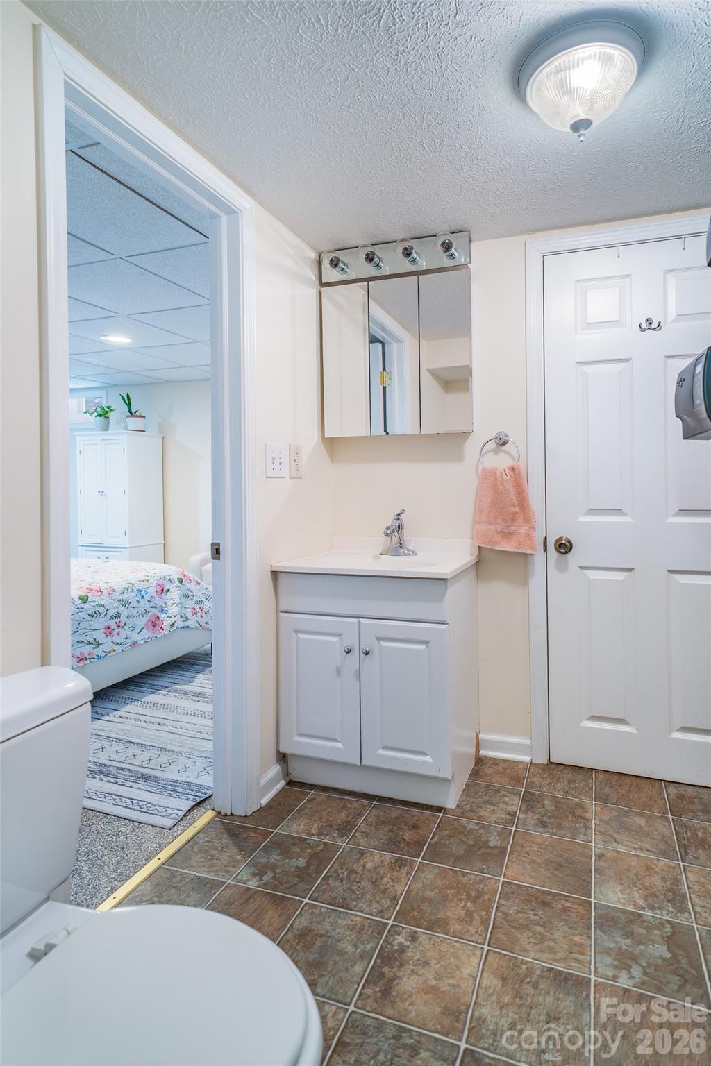 913 Dorothy Street Hendersonville NC 28791