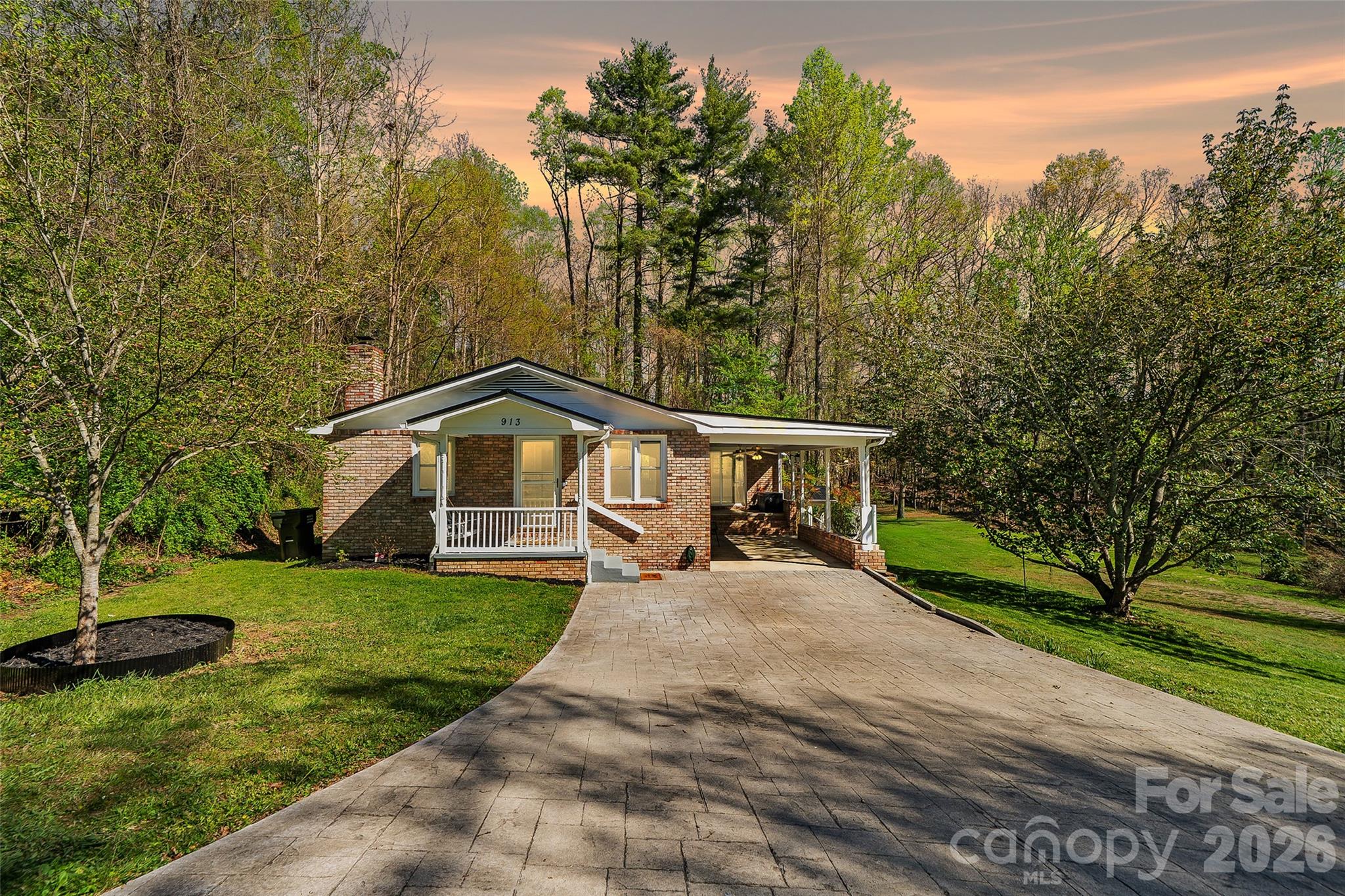 913 Dorothy Street Hendersonville NC 28791