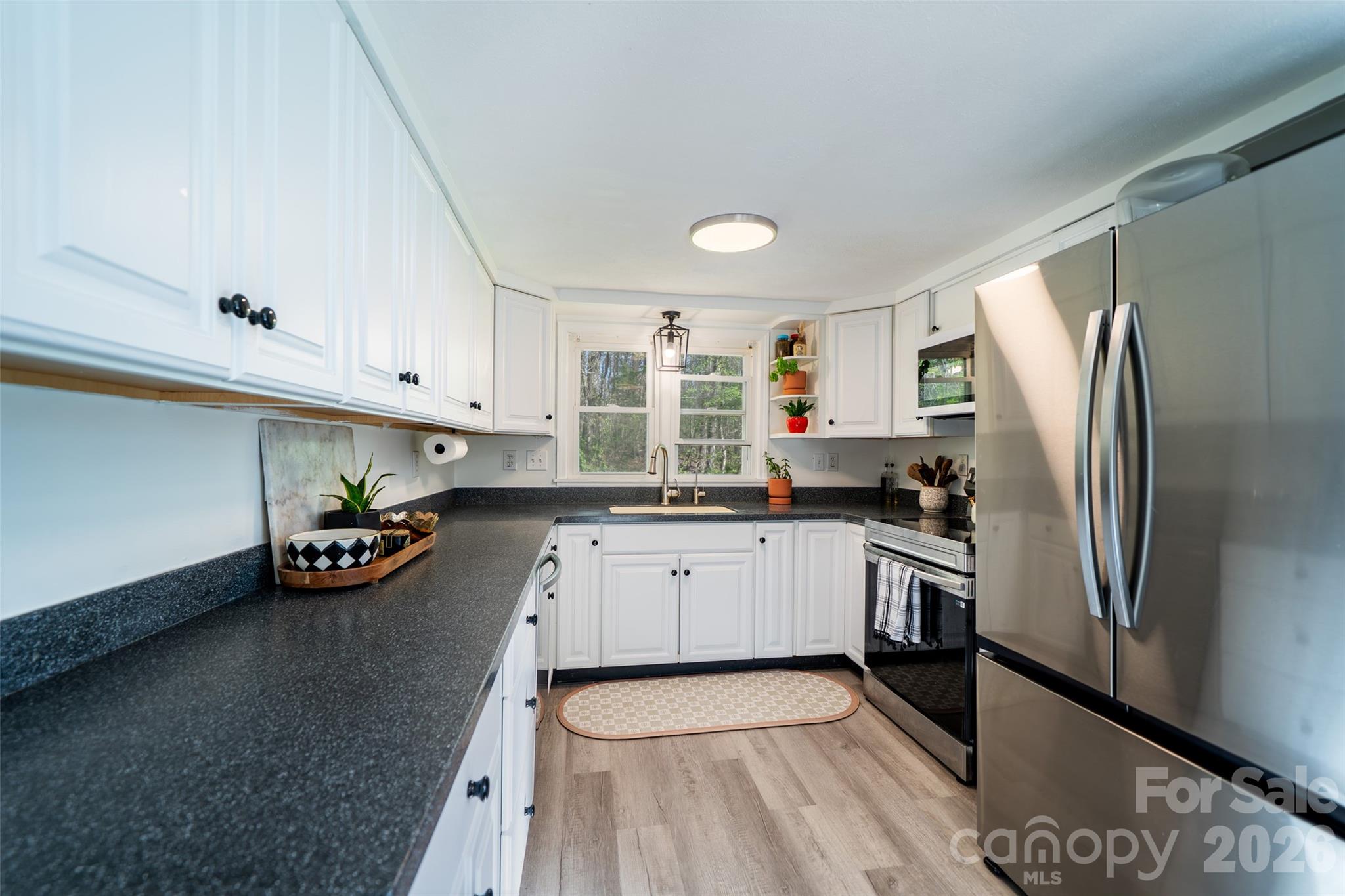 913 Dorothy Street Hendersonville NC 28791
