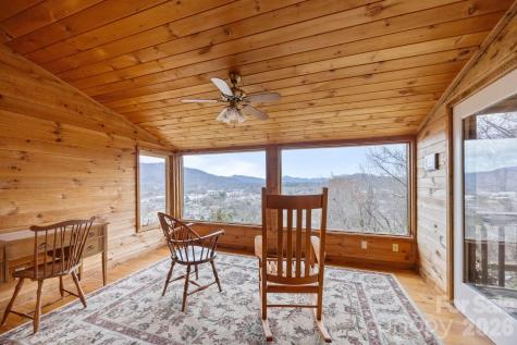 75 Red Oak Lane Waynesville NC 28786