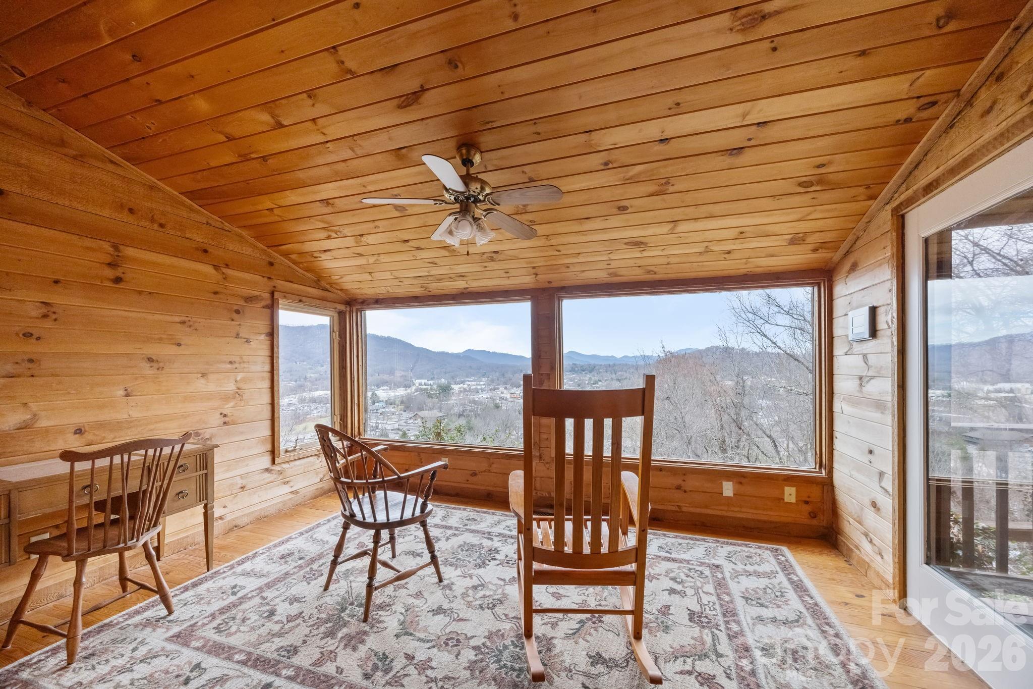 75 Red Oak Lane Waynesville NC 28786