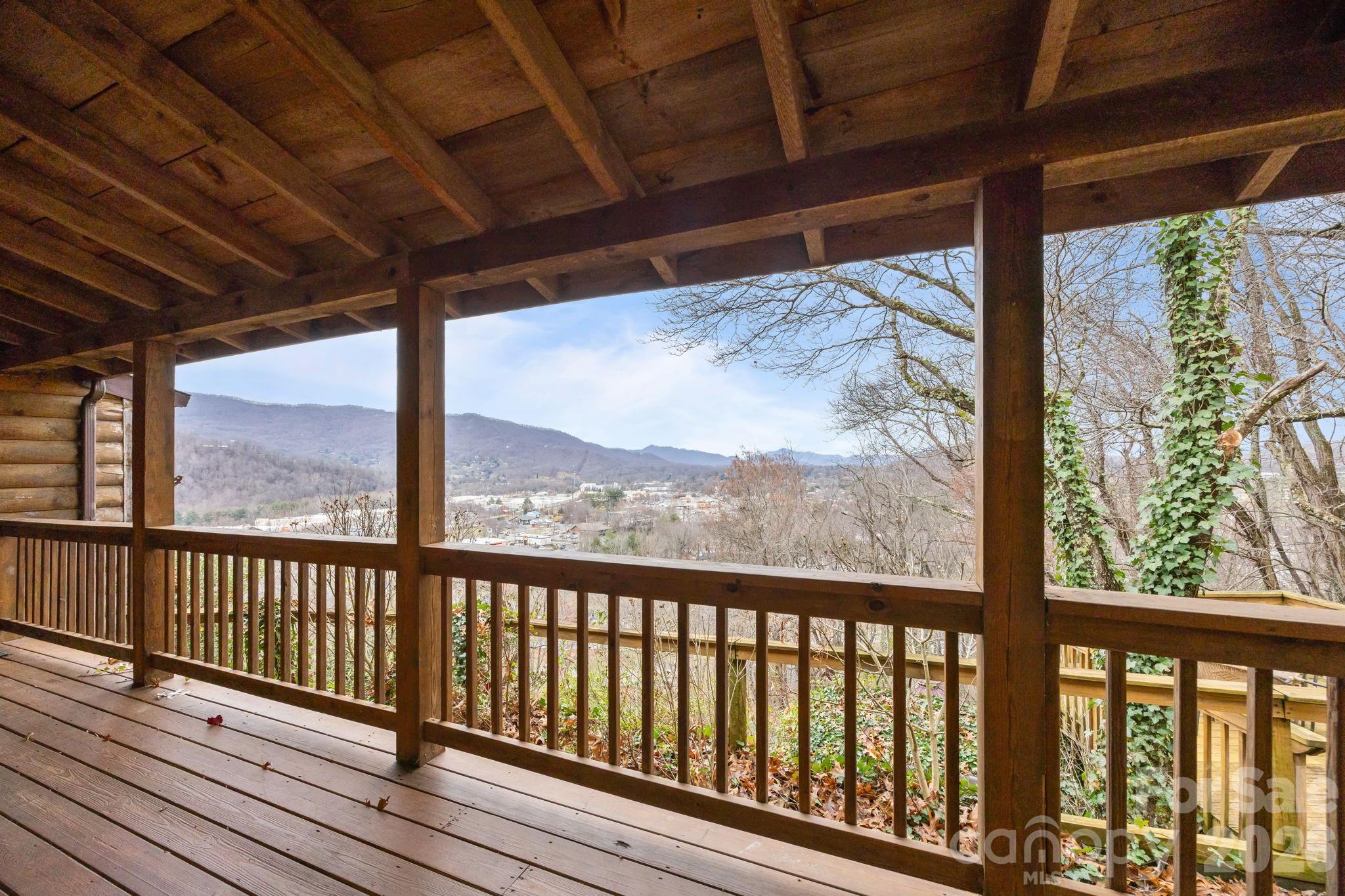 75 Red Oak Lane Waynesville NC 28786