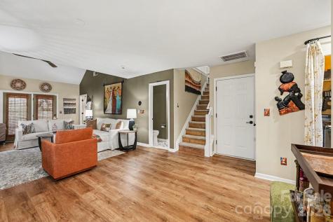8331 Christmas Court Charlotte NC 28216