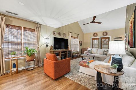 8331 Christmas Court Charlotte NC 28216