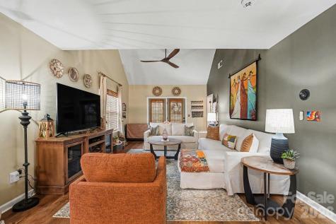8331 Christmas Court Charlotte NC 28216