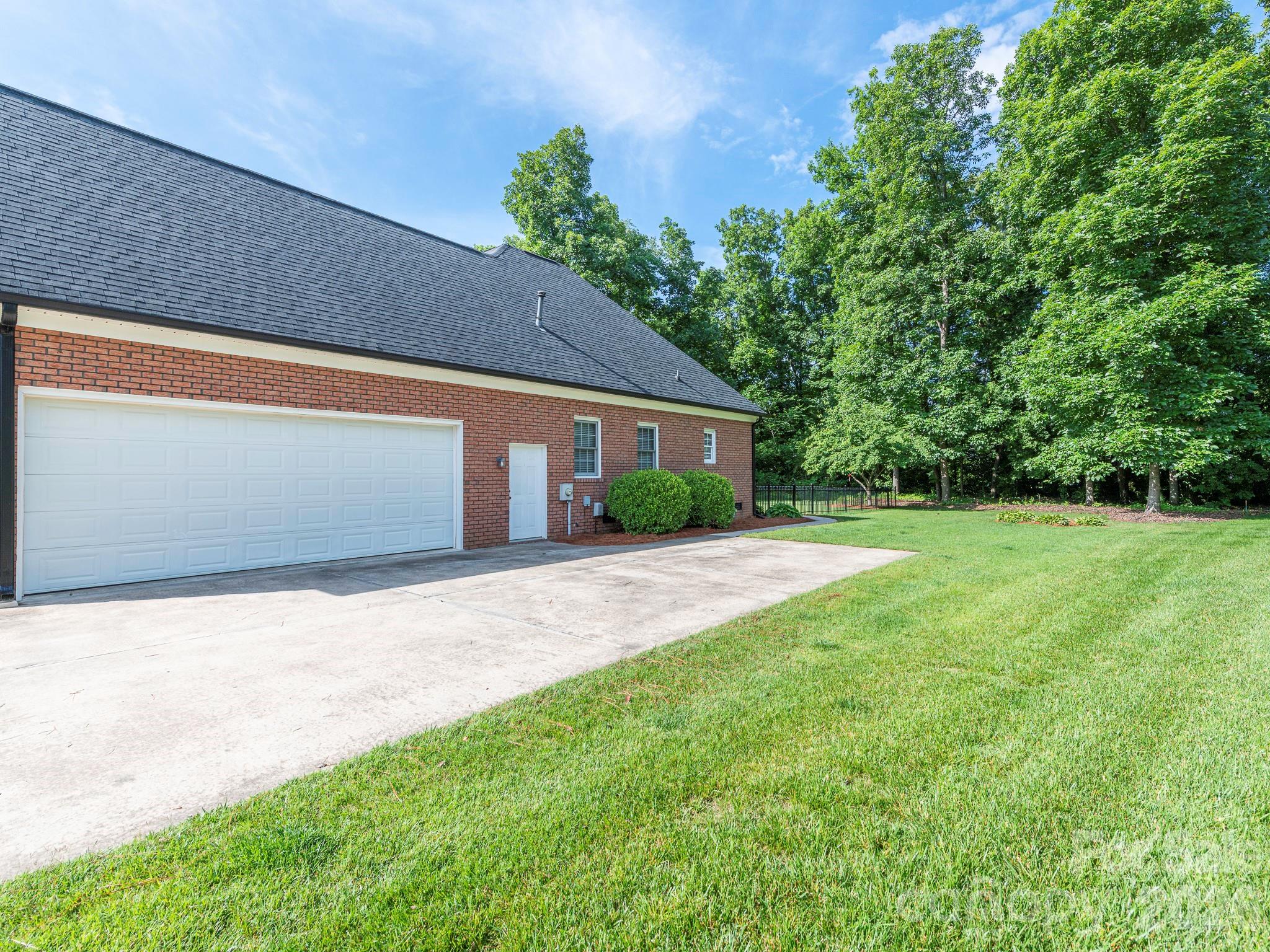 3672 Charolais Lane Harrisburg NC 28075
