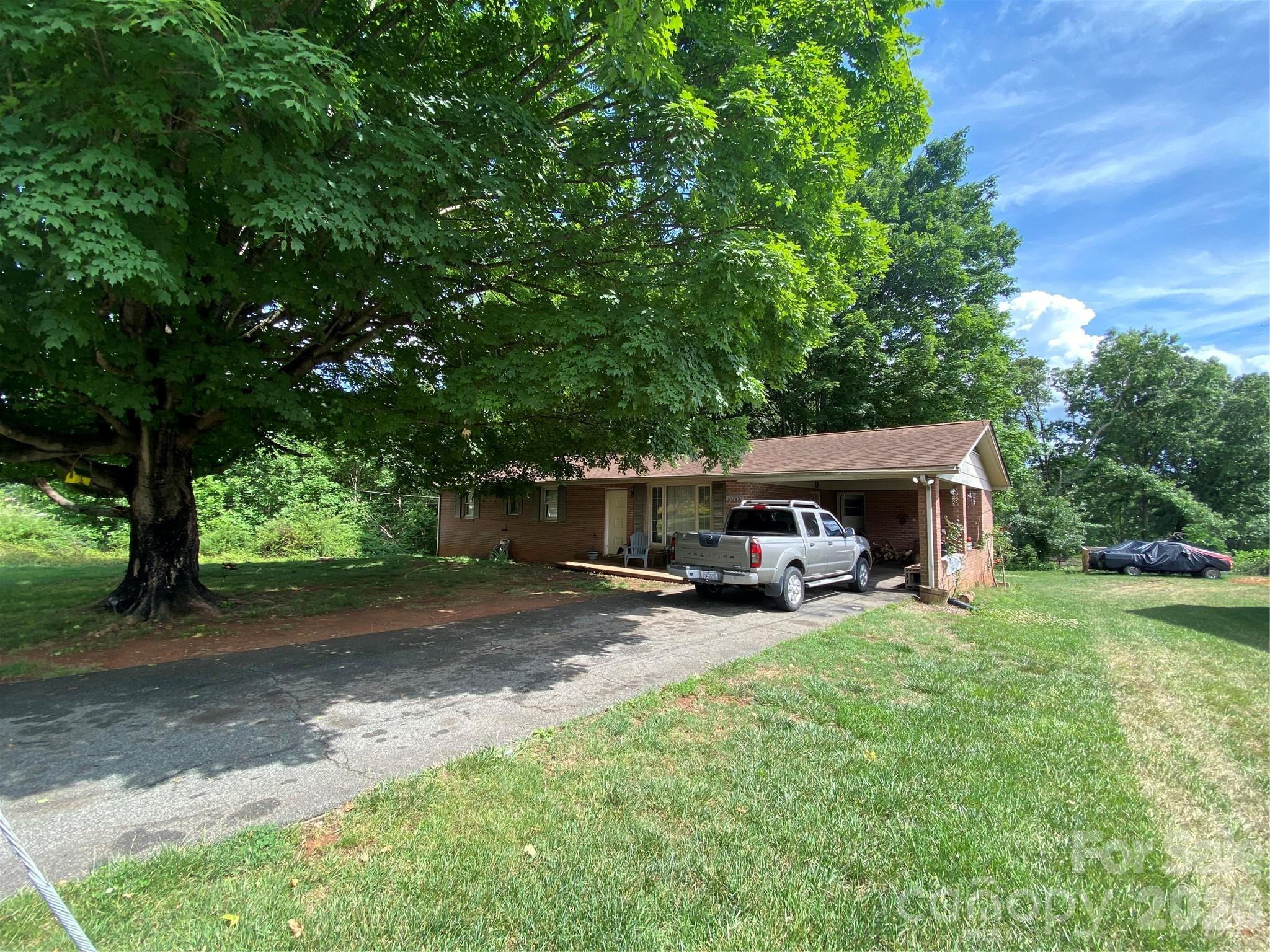 2071 Colonial Lane Hickory NC 28601