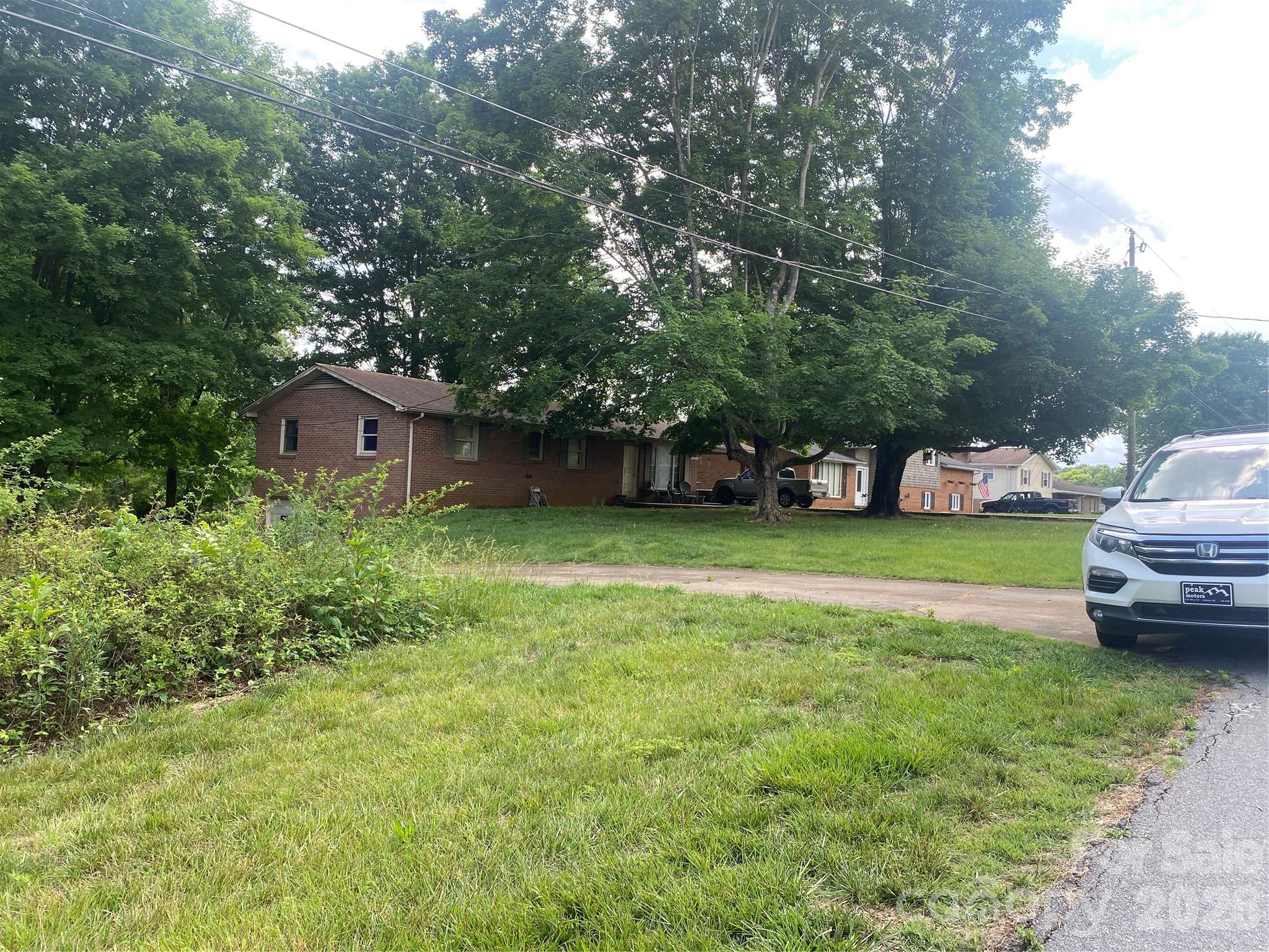 2071 Colonial Lane Hickory NC 28601
