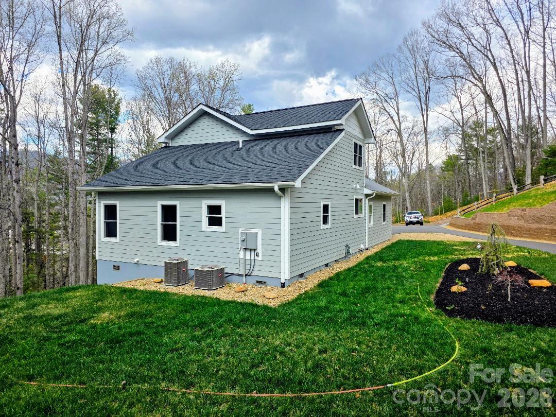 22 Salt Box Haven Burnsville NC 28714