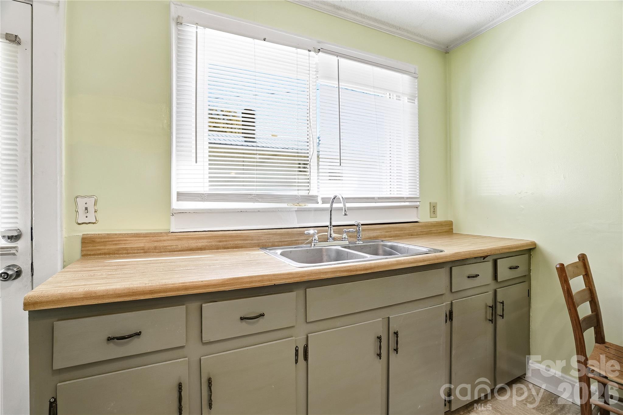 116 E Boston Avenue Bessemer City NC 28016