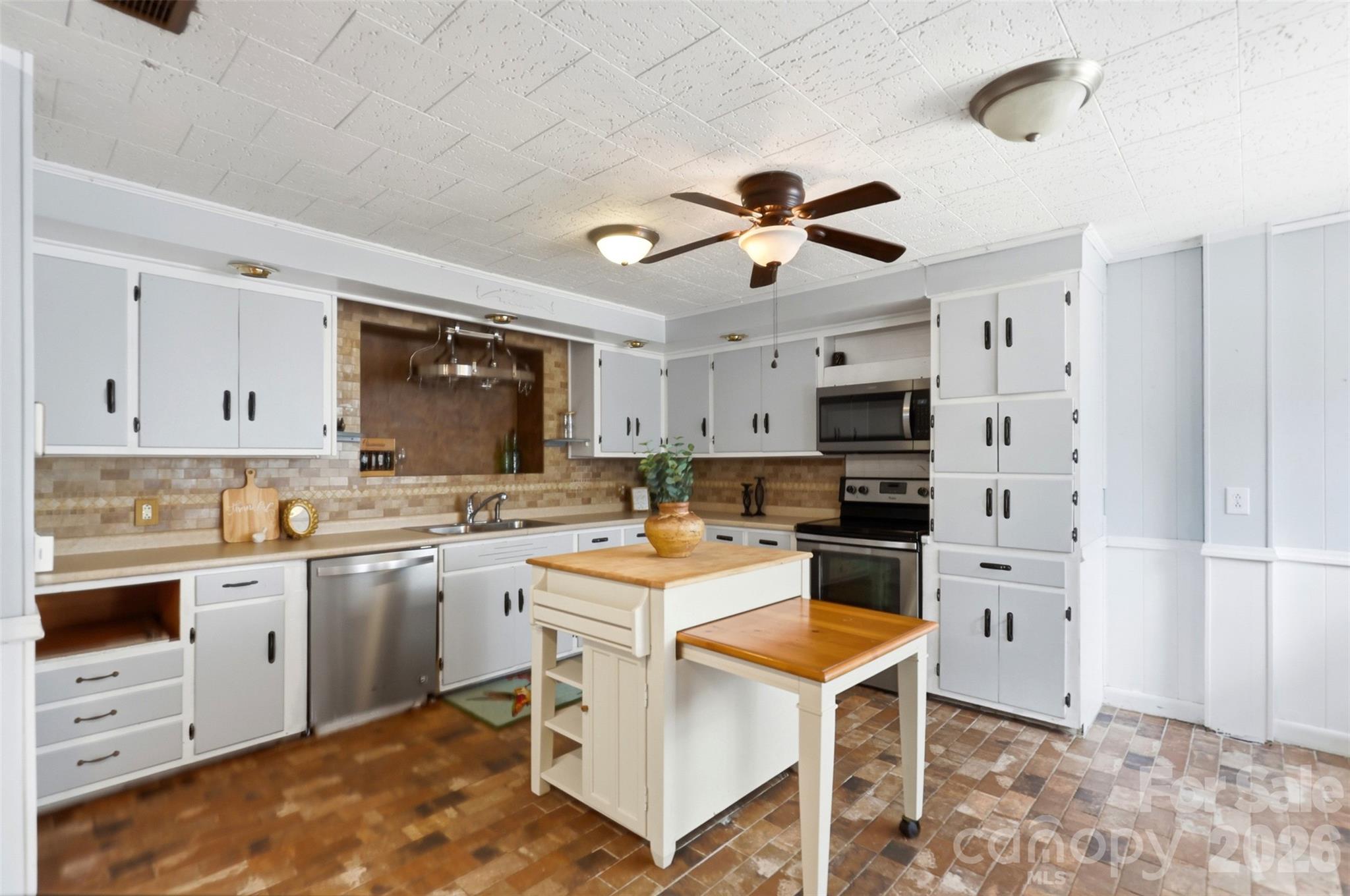 2670 N Olivers Road Newton NC 28658
