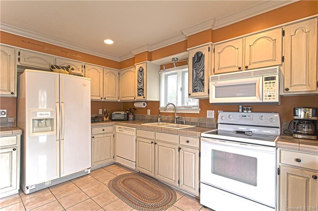 5146 Old Linville Road Marion NC 28752