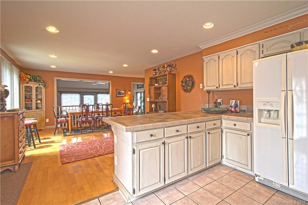 5146 Old Linville Road Marion NC 28752