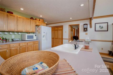 807 Pine Tree Road Spruce Pine NC 28777