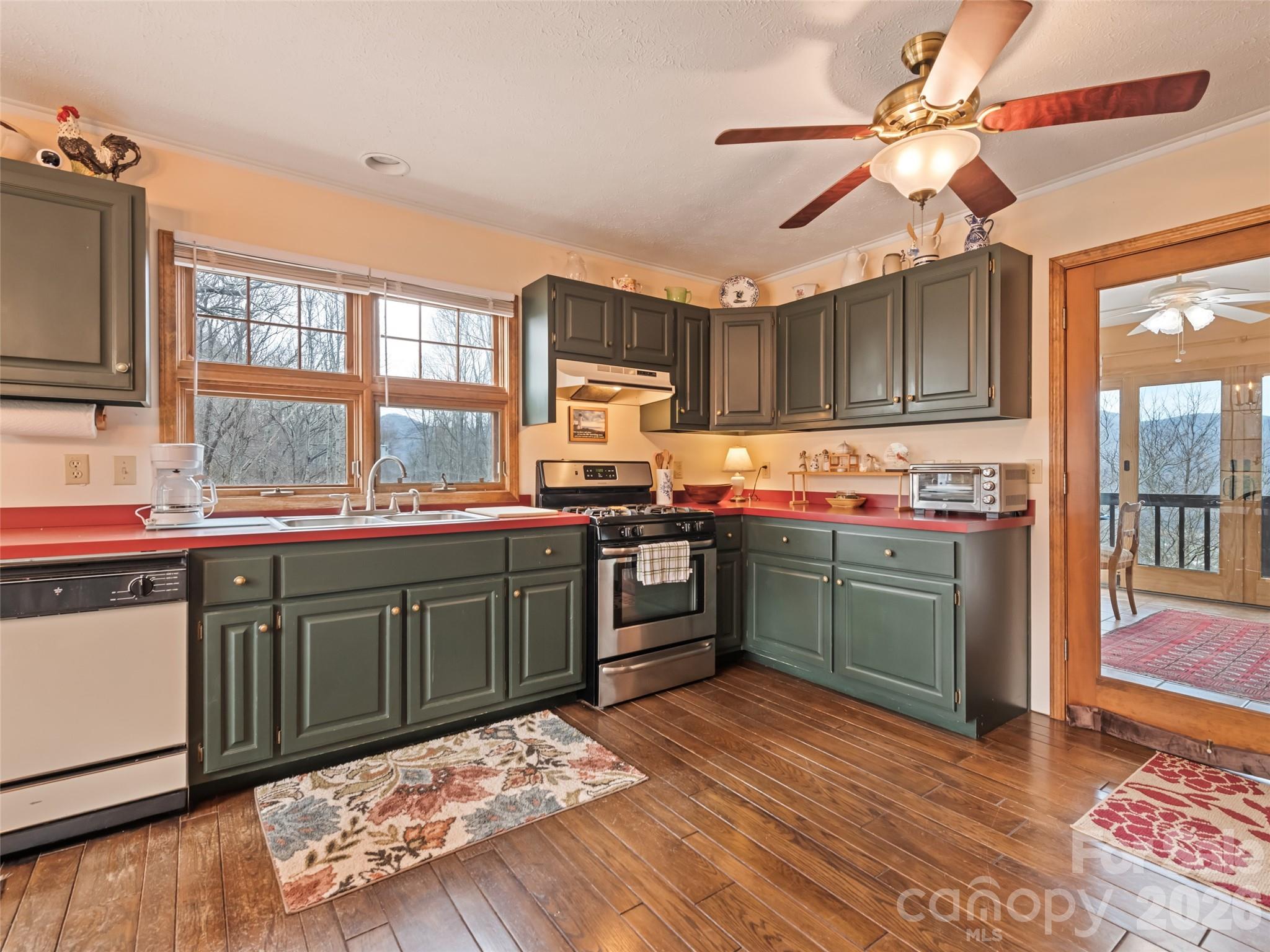 415 Treetop Lane Waynesville NC 28785