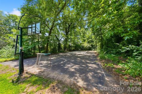 1013 14th Avenue Drive NW Hickory NC 28601