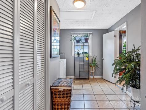 38 Ben Lippen Road Asheville NC 28806