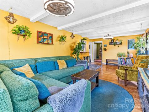 38 Ben Lippen Road Asheville NC 28806