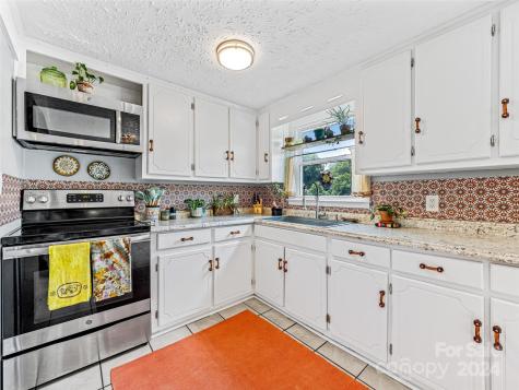 38 Ben Lippen Road Asheville NC 28806