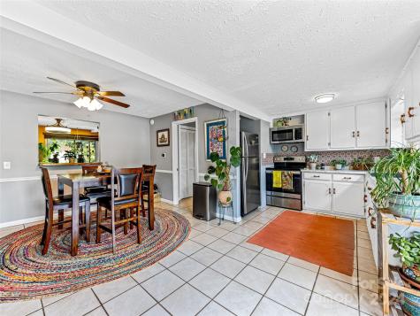 38 Ben Lippen Road Asheville NC 28806