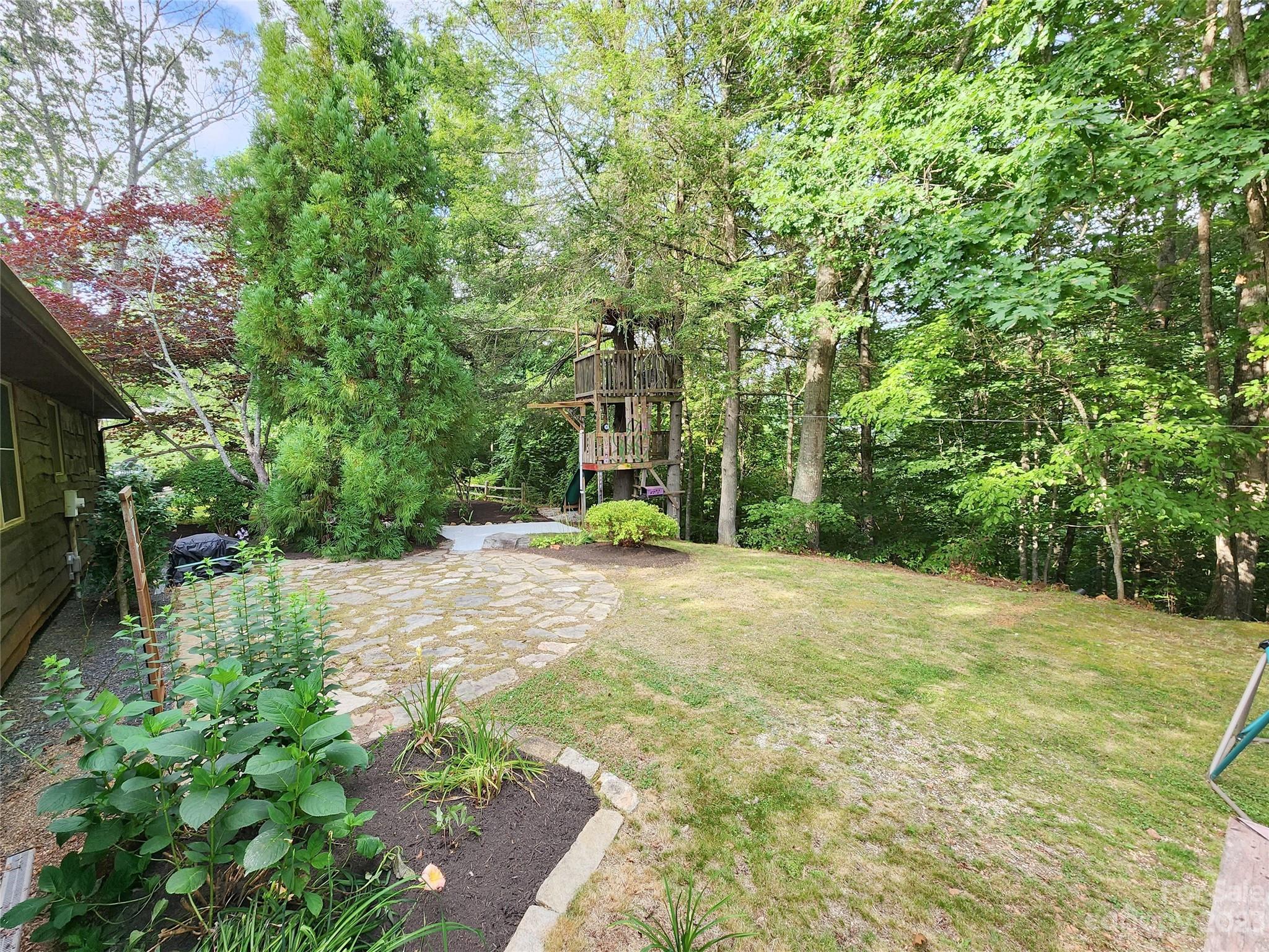 127 Cleve Silver Road Bakersville NC 28705