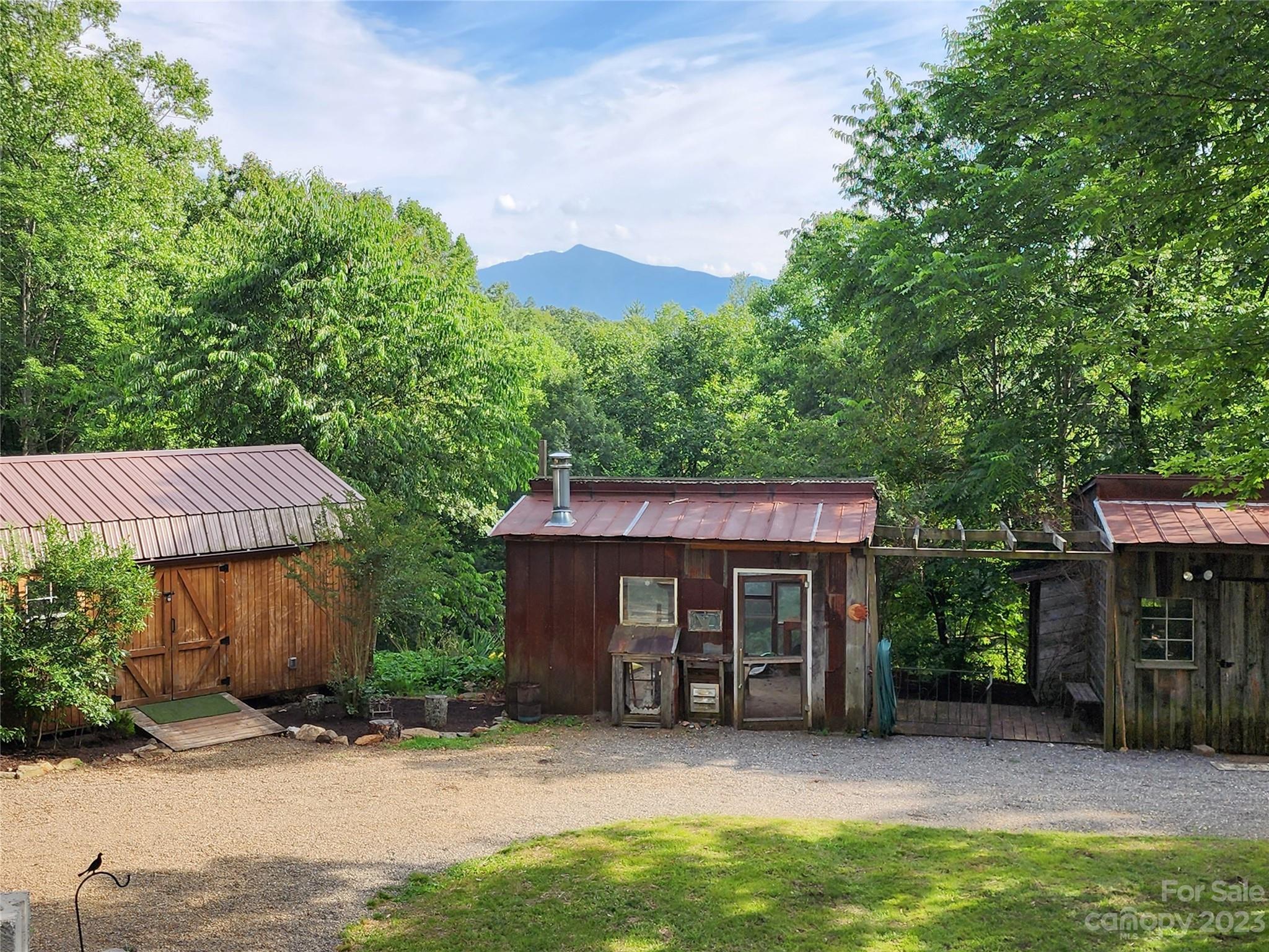 127 Cleve Silver Road Bakersville NC 28705