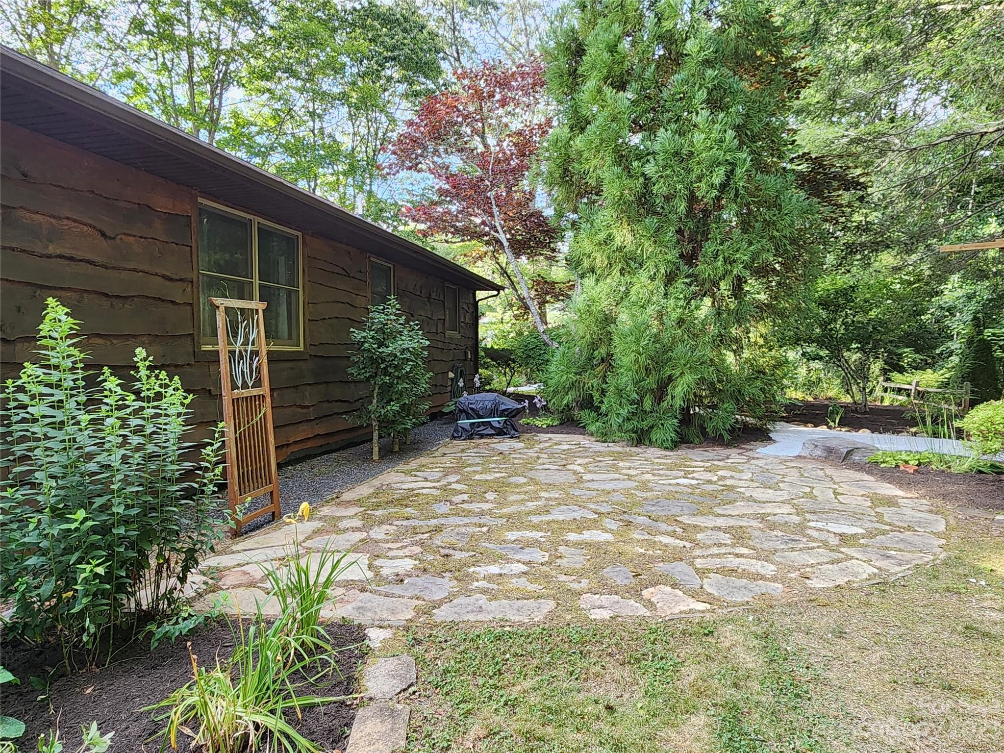 127 Cleve Silver Road Bakersville NC 28705
