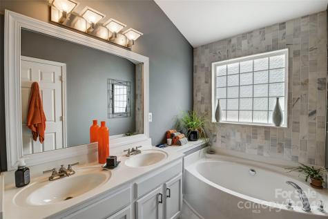 10041 Treeside Lane Matthews NC 28105