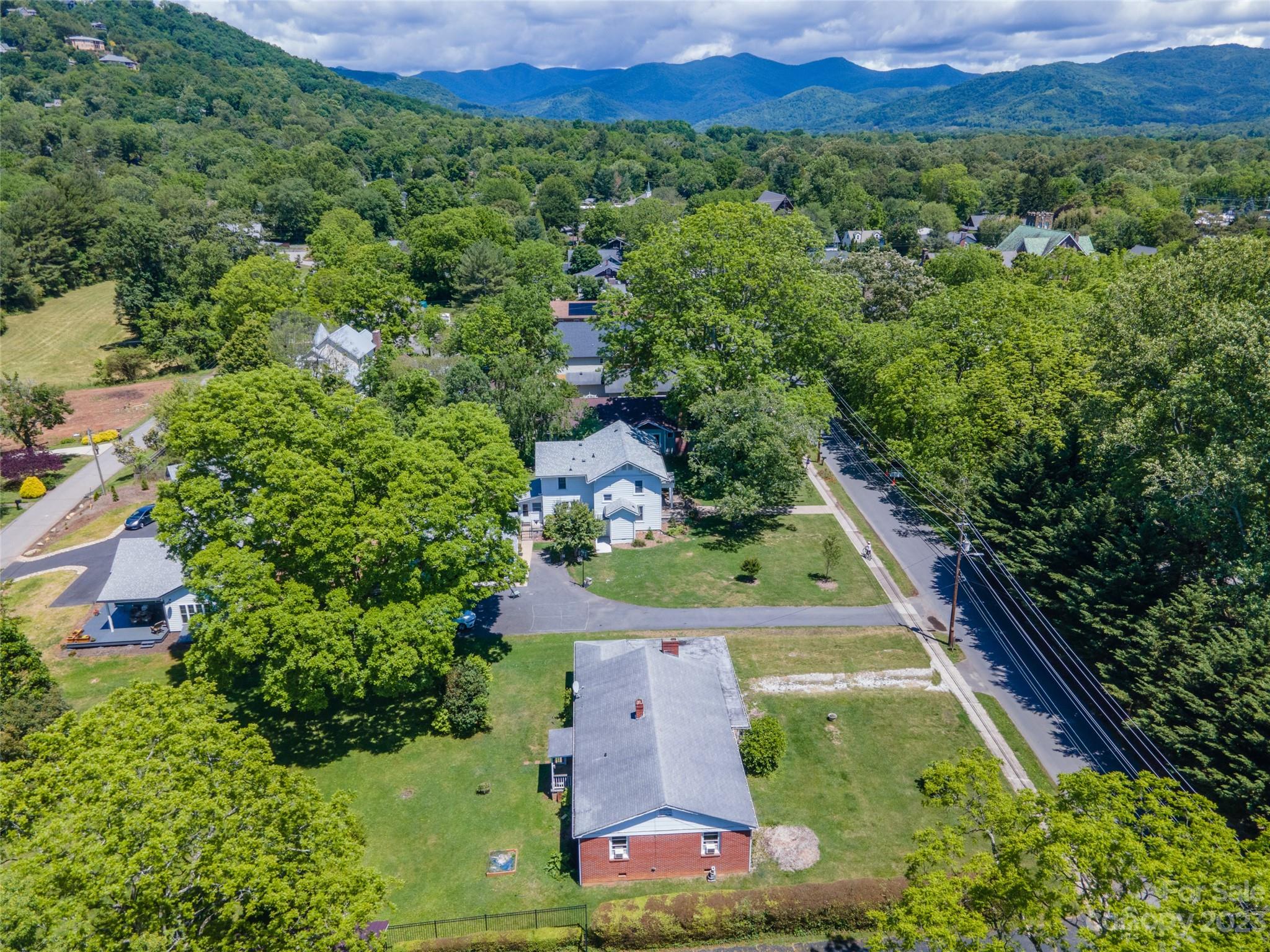 37 Church Street Weaverville NC 28787