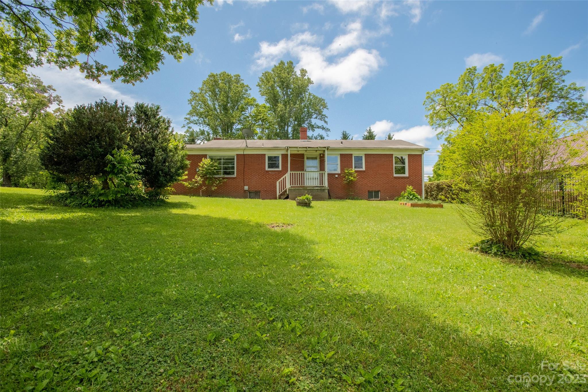 37 Church Street Weaverville NC 28787