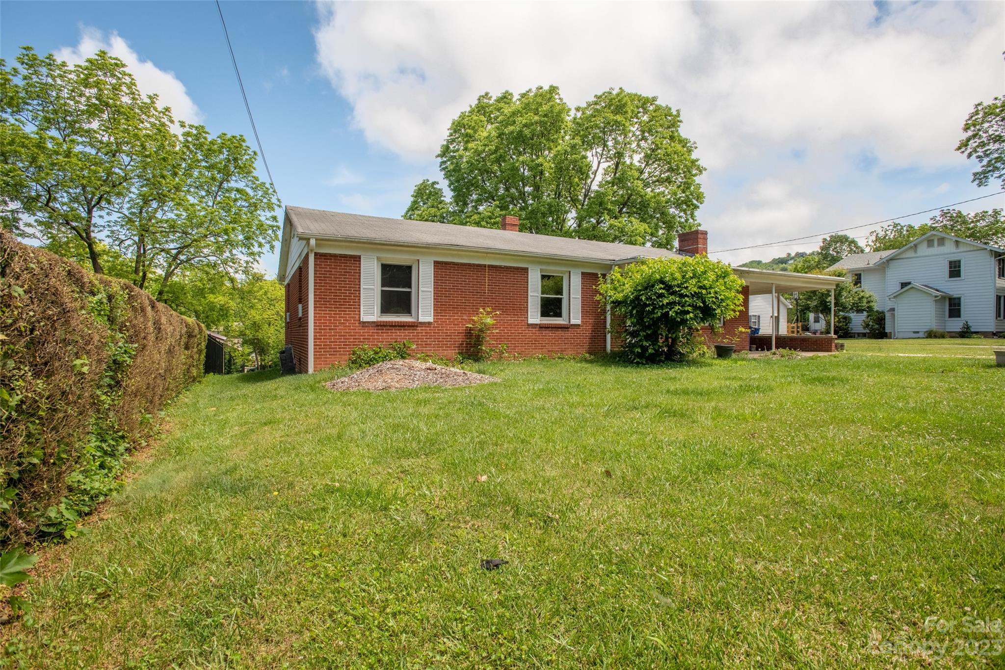 37 Church Street Weaverville NC 28787