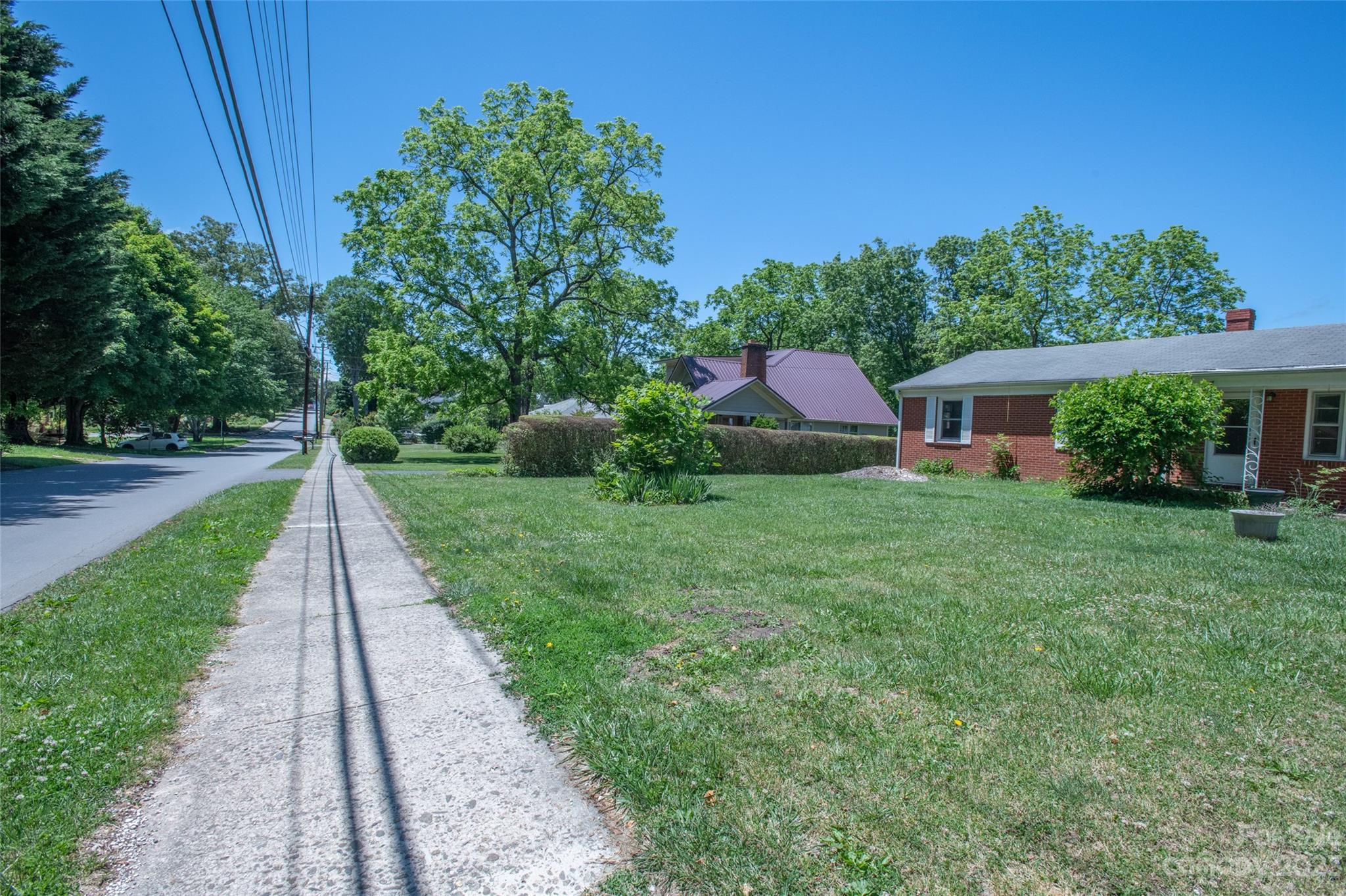 37 Church Street Weaverville NC 28787