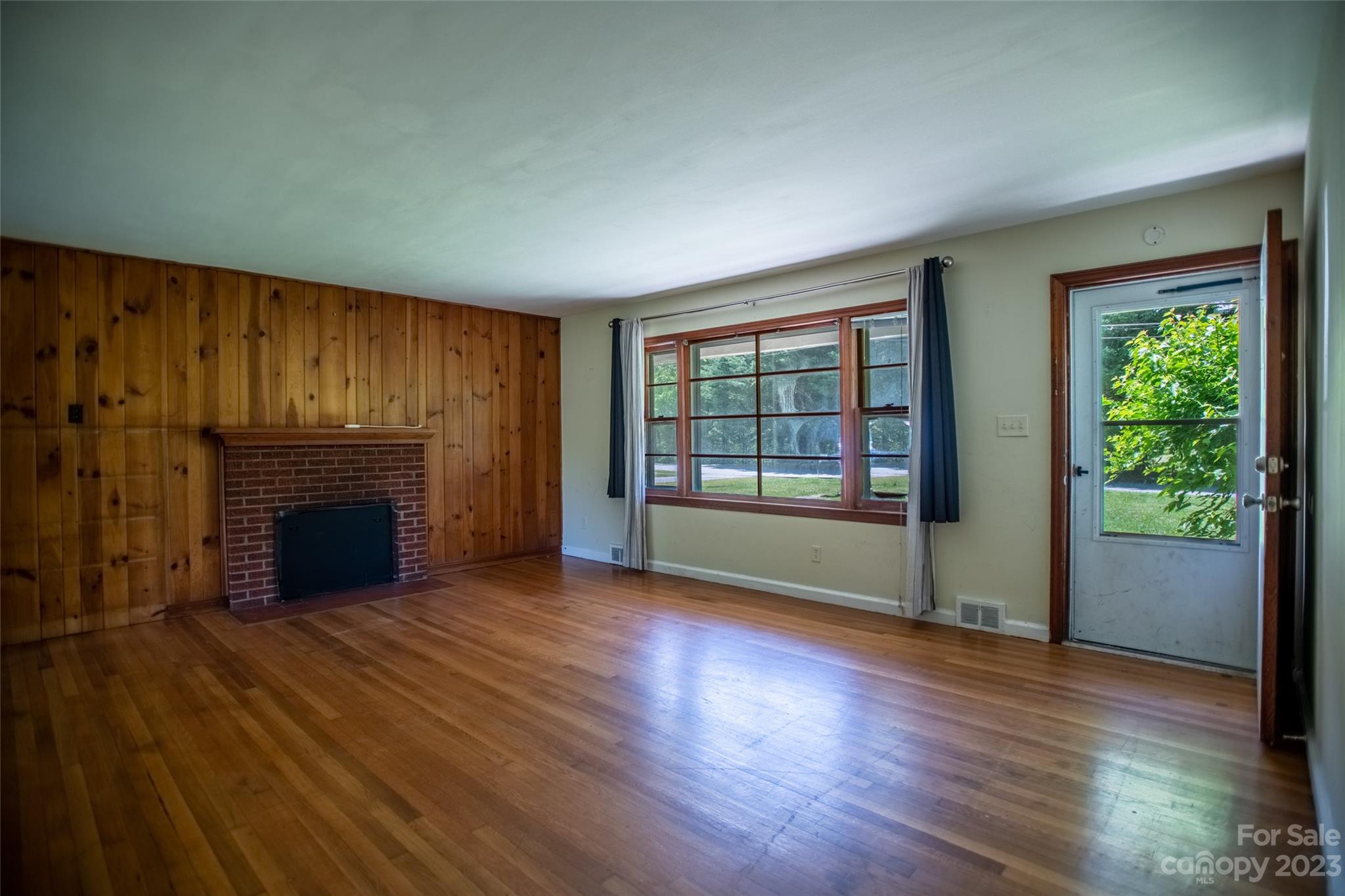 37 Church Street Weaverville NC 28787