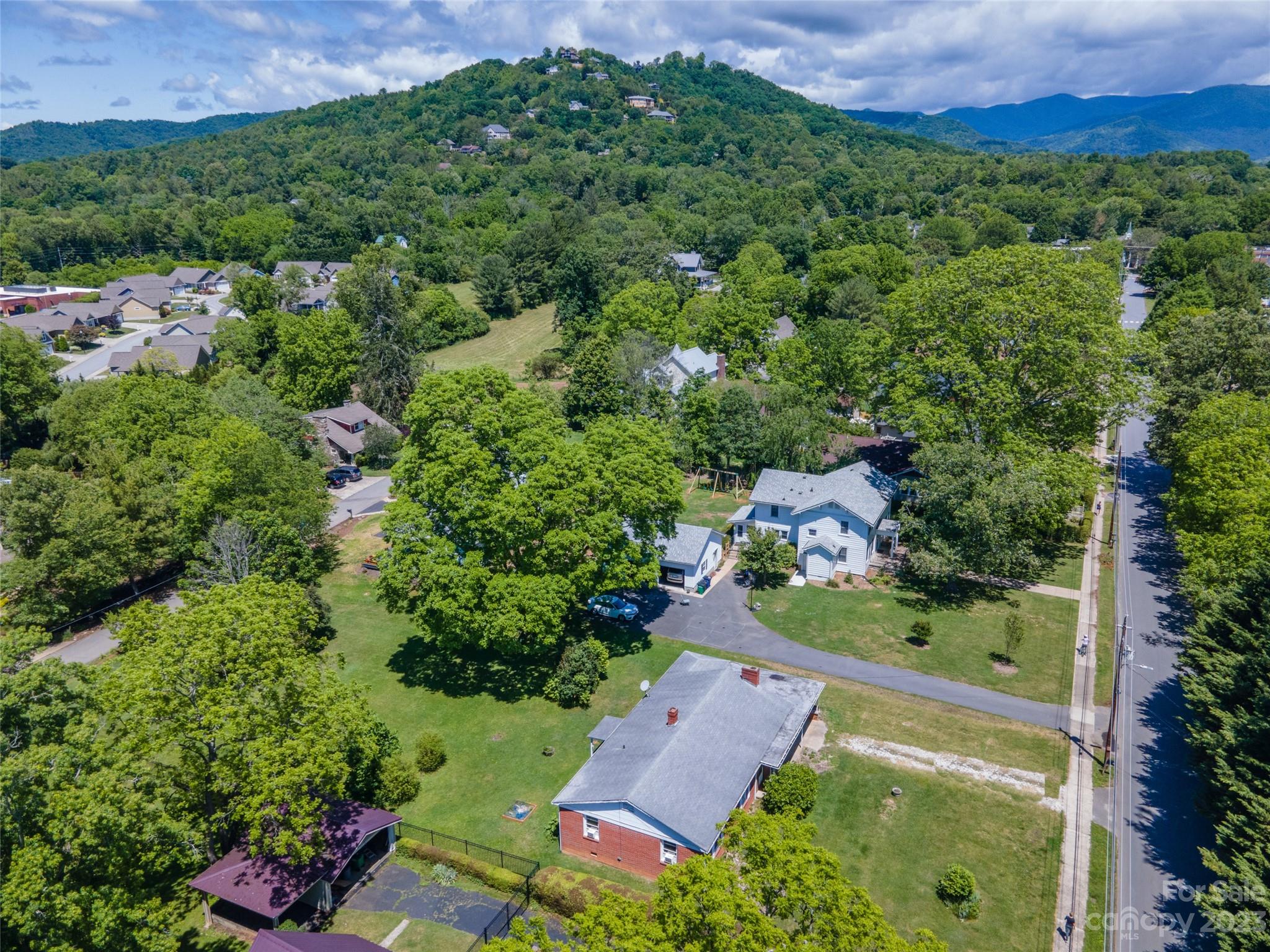 37 Church Street Weaverville NC 28787