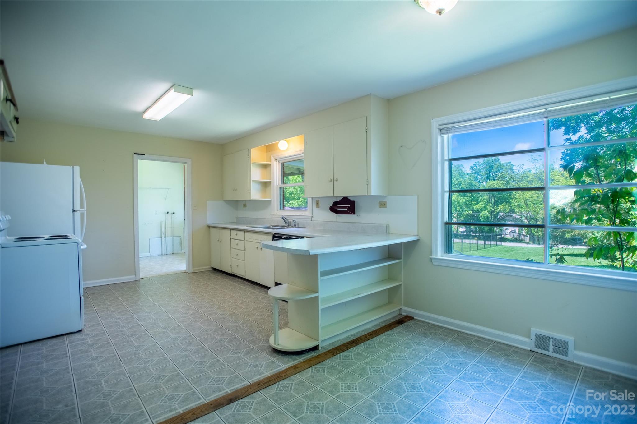37 Church Street Weaverville NC 28787