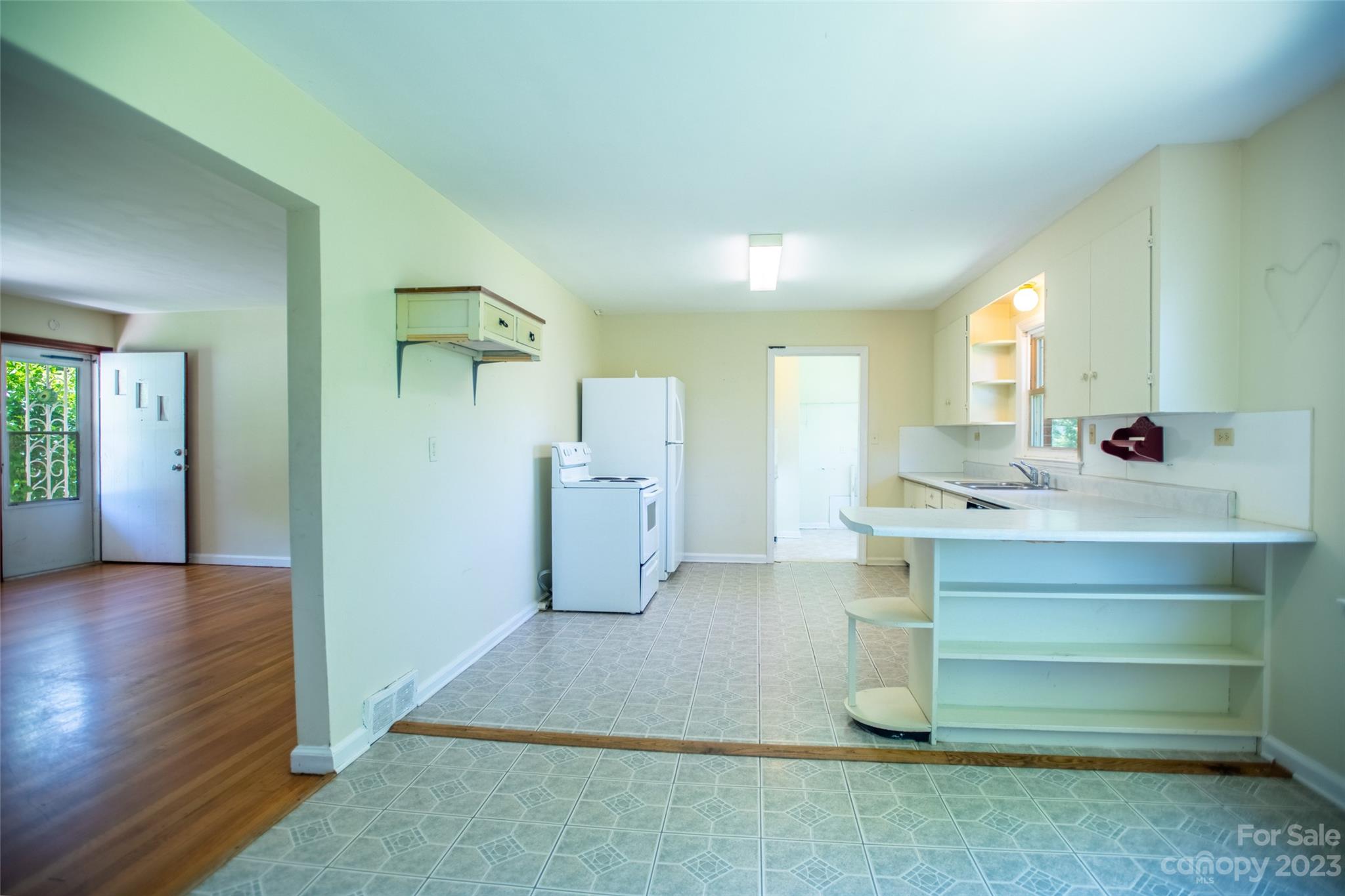 37 Church Street Weaverville NC 28787