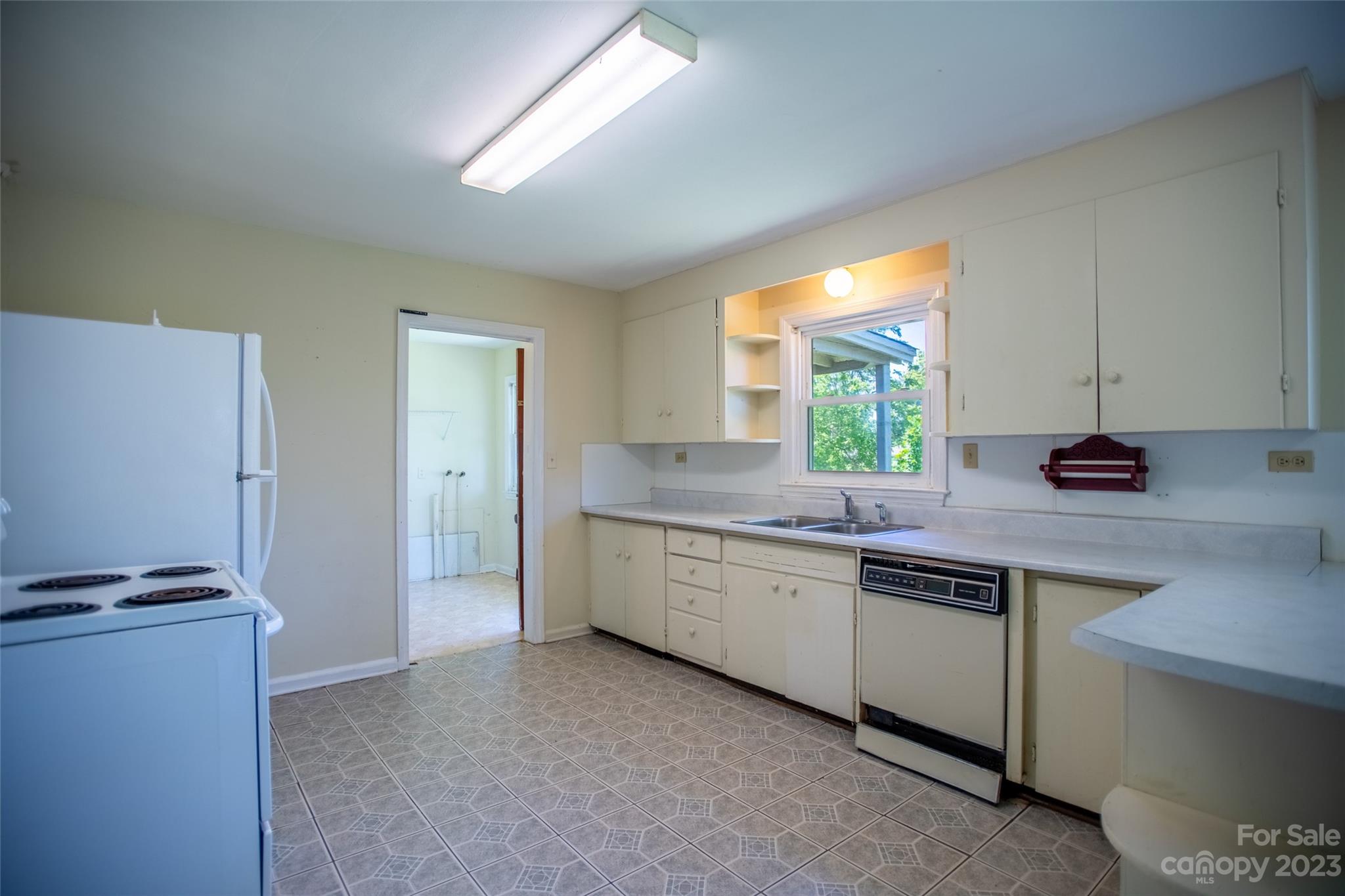 37 Church Street Weaverville NC 28787