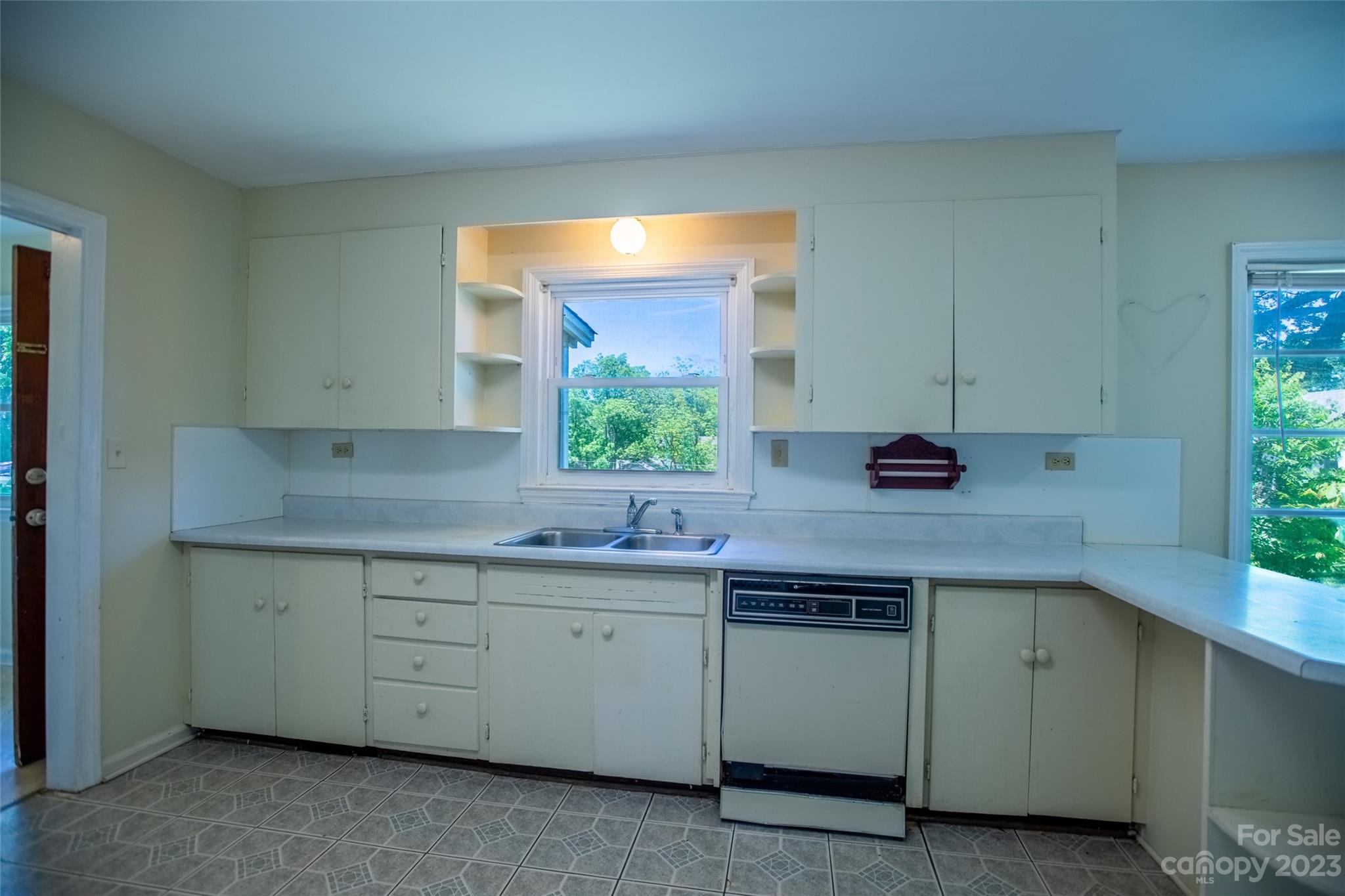 37 Church Street Weaverville NC 28787