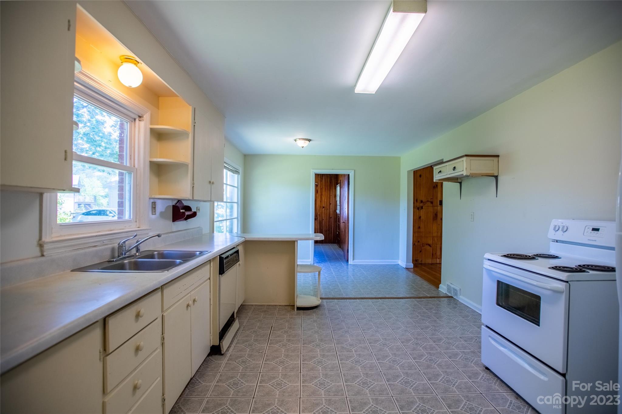 37 Church Street Weaverville NC 28787