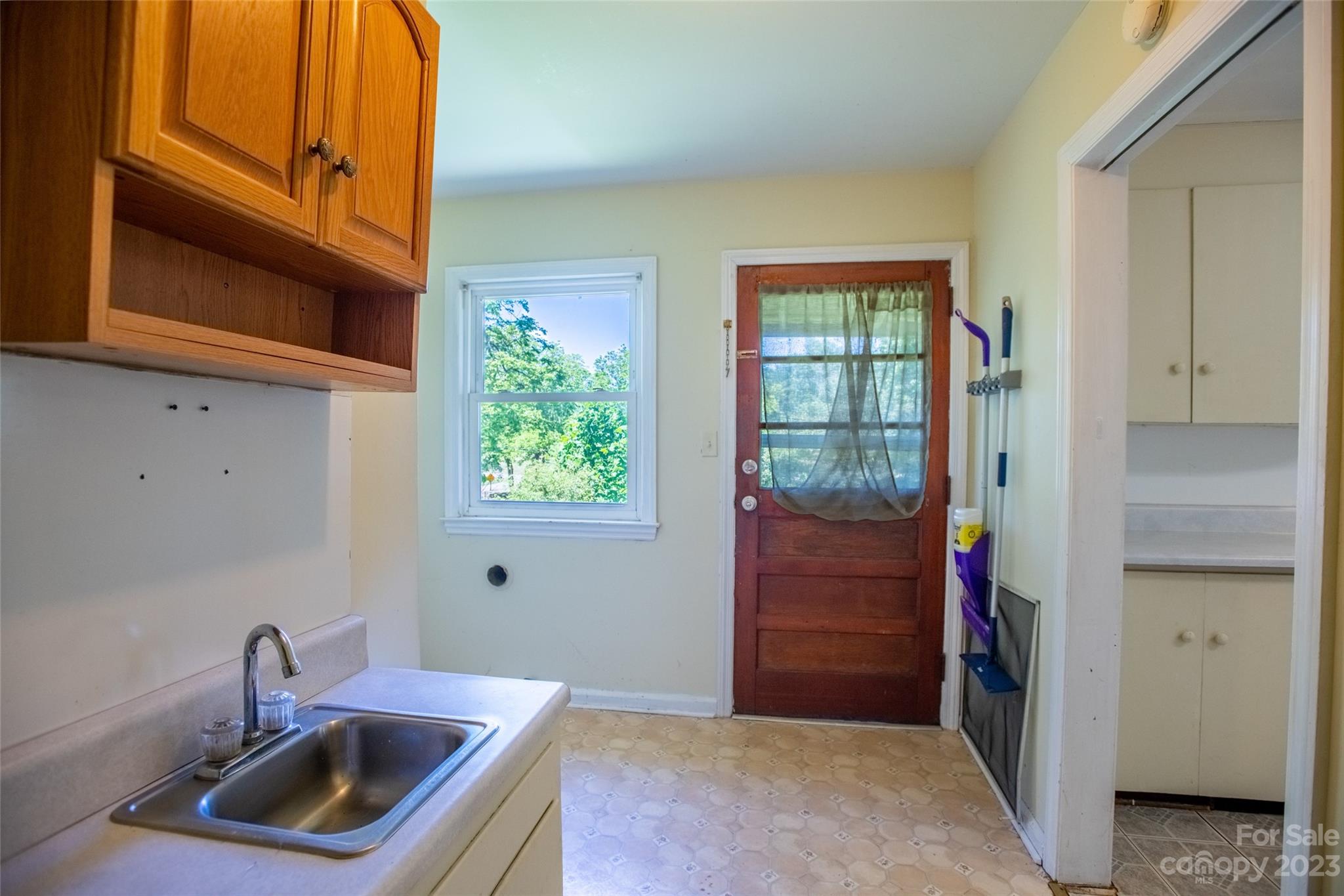 37 Church Street Weaverville NC 28787