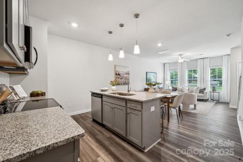 4738 Lakeview Road N Charlotte NC 28216